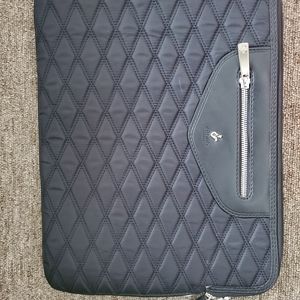 Knomo quilted laptop sleeve